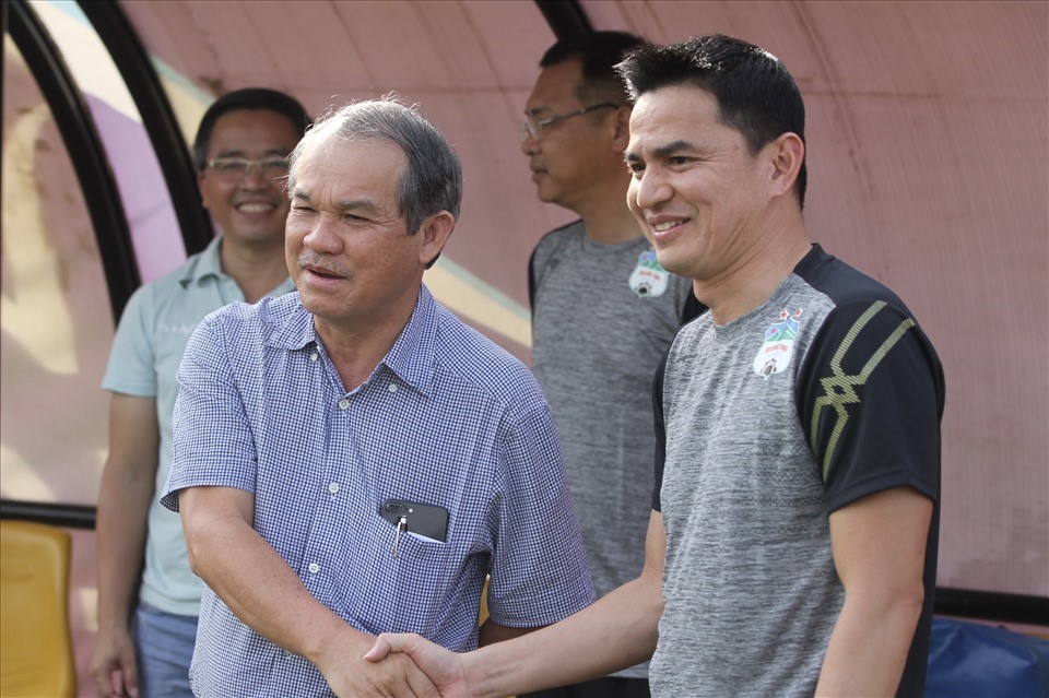 ĐT Thái Lan muốn 'lấy lại' HLV Kiatisak, phản ứng dứt khoát của bầu Đức khiến NHM Việt Nam ngỡ ngàng