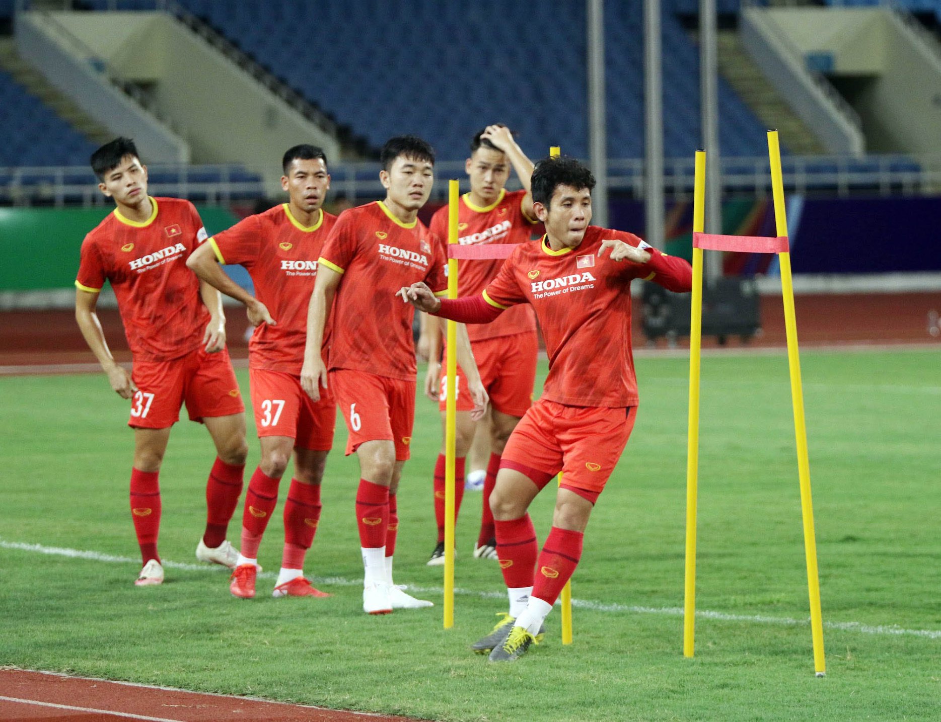 ĐT Việt Nam đá giao hữu đột xuất trước trận gặp Australia, Đặng Văn Lâm trở lại đội hình chính?