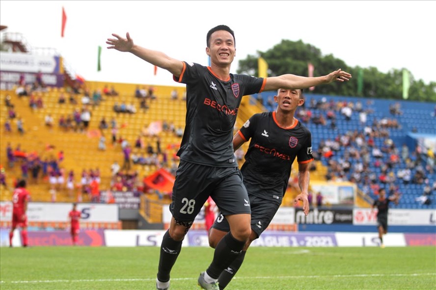 Nhân thẻ đỏ vì chơi xấu quân bầu Đức, tân binh ĐT Việt Nam có nguy cơ bị HLV Park gạch tên