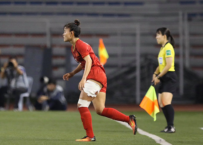 C&ugrave;ng ĐT Việt Nam đi v&agrave;o lịch sử, 'người h&ugrave;ng World Cup' bất ngờ nhận tin dữ khiến NHM x&oacute;t xa