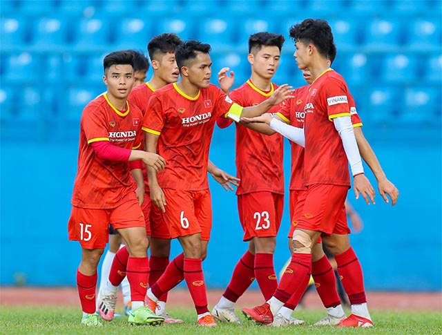 Tin bóng đá tối 14/2: Đặng Văn Lâm báo tin vui; VFF 'chốt' HLV dẫn dắt ĐT Việt Nam dự World Cup?