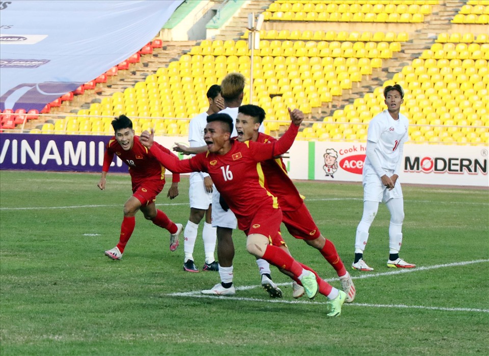 'Người hùng U23' báo tin dữ, ĐT Việt Nam mất chân sút số một trước 'siêu giải đấu' tiền SEA Games