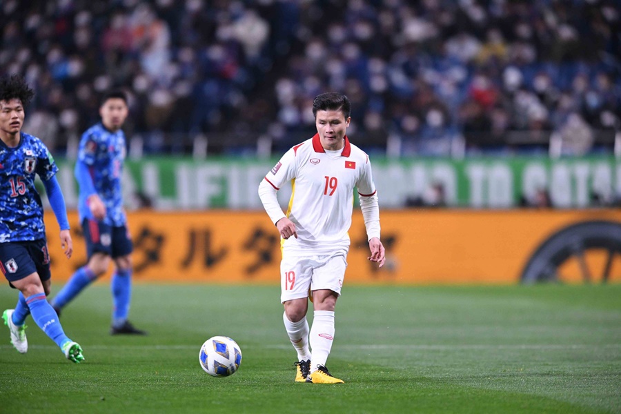 Trước cơ hội sang Pháp đối đầu Messi, Quang Hải bất ngờ lên tiếng về khả năng 'quay xe' đến Nhật Bản