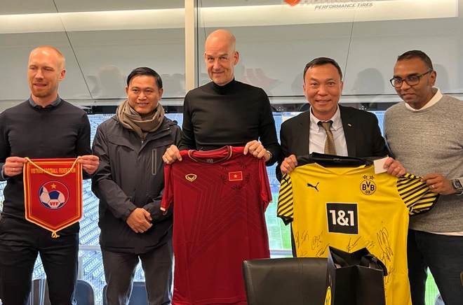 VFF nhận tin vui từ 'hung thần' của Barca, sao trẻ ĐT Việt Nam mở toang cánh cửa đến châu Âu thi đấu
