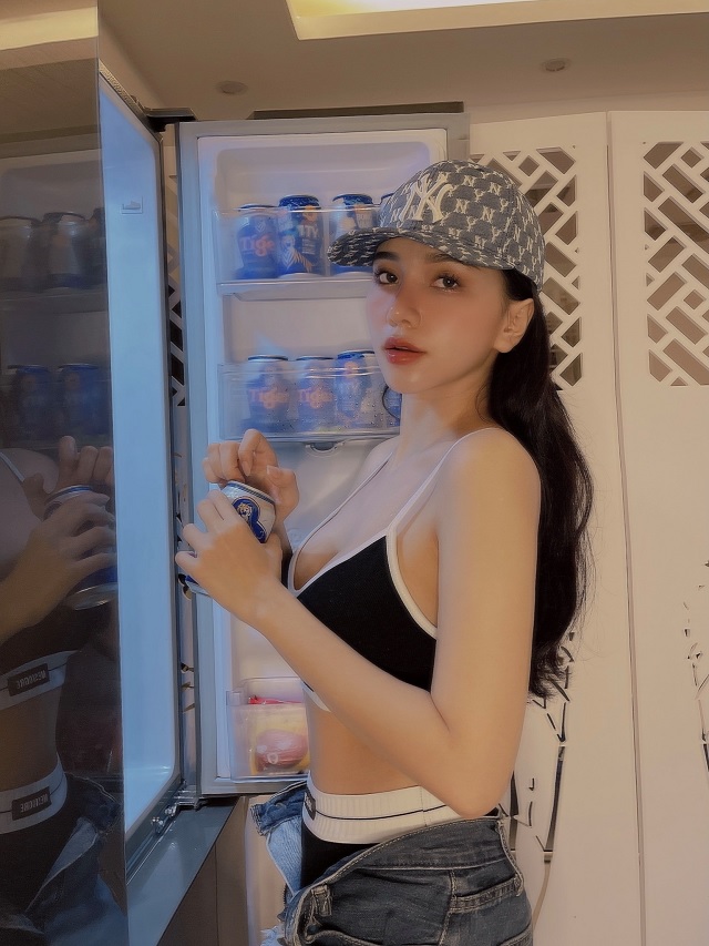 Chân dung 'vợ sắp cưới' với body cực phẩm khiến tiền vệ số 1 ĐT Việt Nam bay từ Bắc vào Nam làm lành