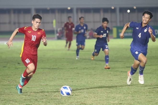 ĐT Việt Nam 'gặp họa' trước bán kết U19 ĐNÁ, HLV Đinh Thế Nam có phản ứng bất ngờ với CĐV Indonesia