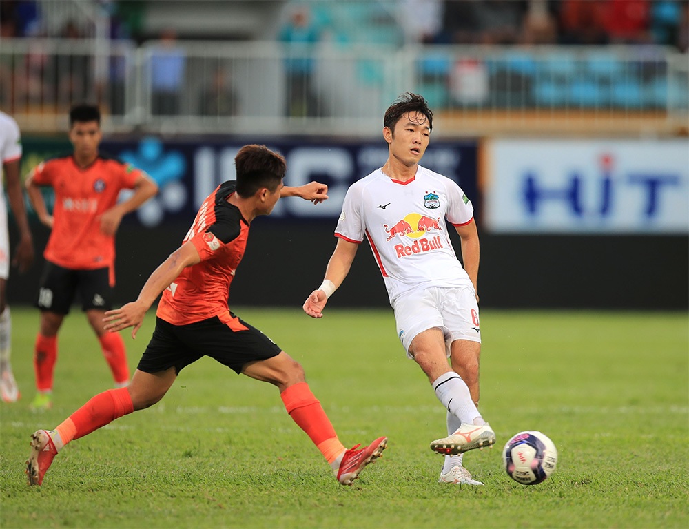 Tin bóng đá tối 12/7: ĐT Việt Nam 'gặp họa' trước bán kết U19 ĐNÁ; Quang Hải phá kỷ lục ở Pau FC