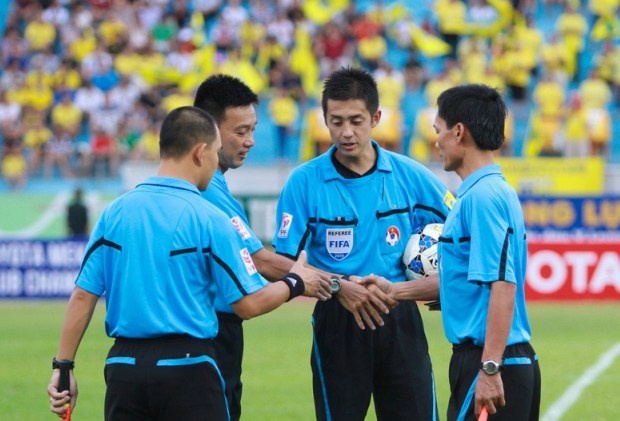VFF mời trọng tài ngoại bắt trận quyết định cuộc đua vô địch của Hà Nội FC
