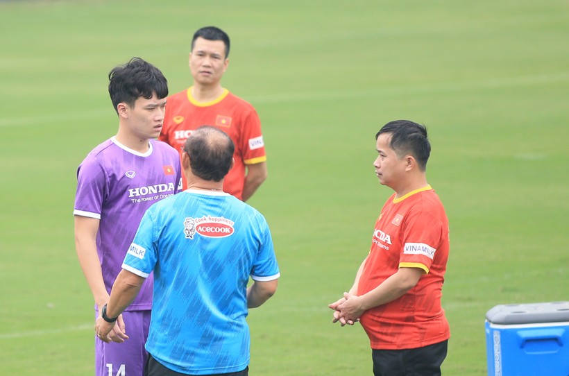 Tin bóng đá Việt Nam 15/9: VFF ra quyết định gây tranh cãi; Quang Hải ấn định ngày rời Pau FC
