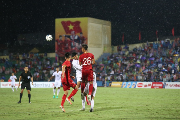 Tin bóng đá tối 25/4: ĐT Việt Nam chia tay 4 ngôi sao, HLV Park gấp rút triệu tập 'Quang Hải mới'
