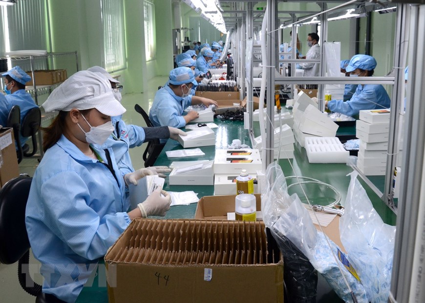 Ben-trong-day-chuyen-san-xuat-may-tinh-bang-Made-in-Vietnam-co-gi-The-Pixel (5)