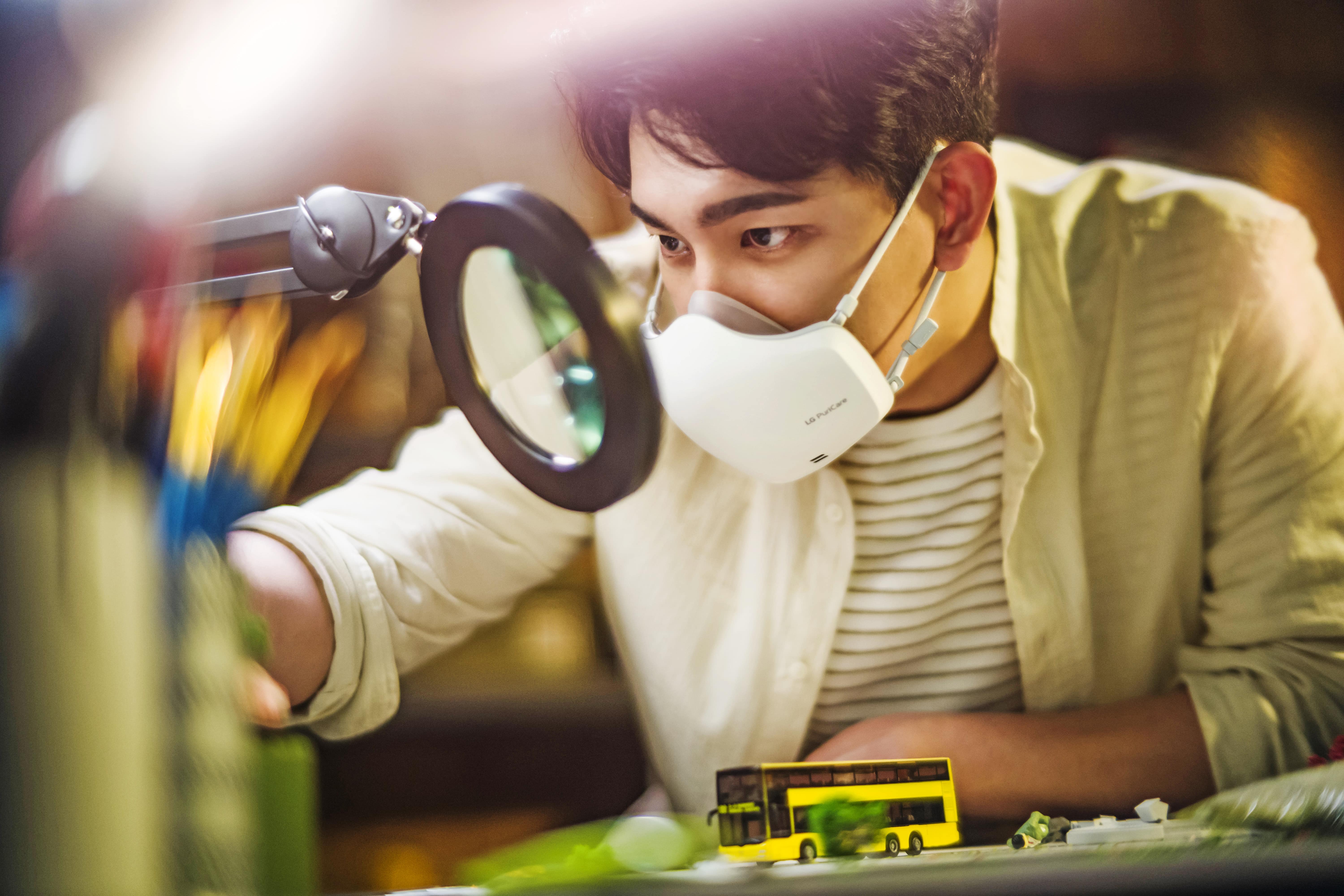 LG PuriCare Wearable_Retouching (38)-min