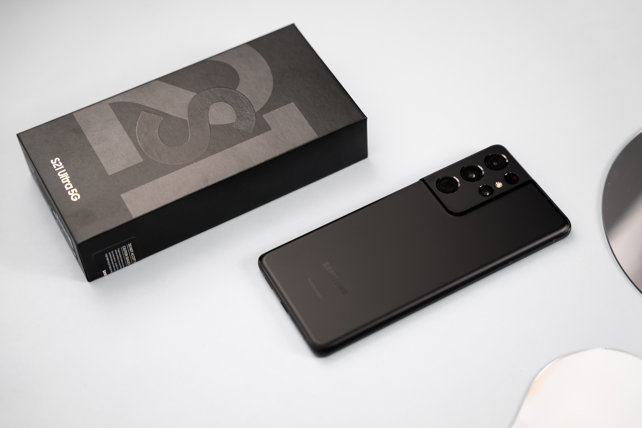 Mở hộp Galaxy S21 Ultra: Thiết kế đẳng cấp
