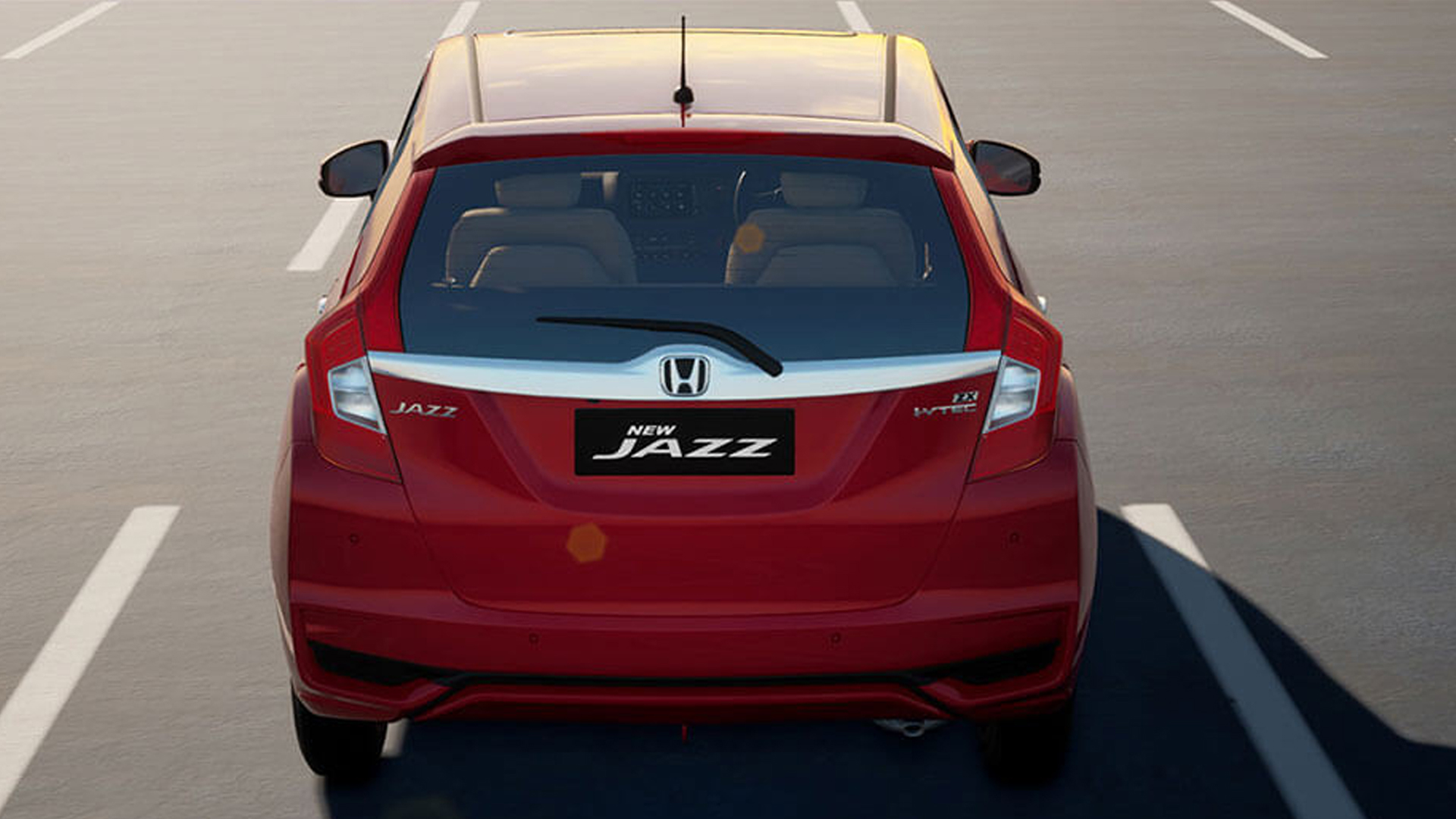 phần đuôi xe Honda Jazz 2020, màu đỏ