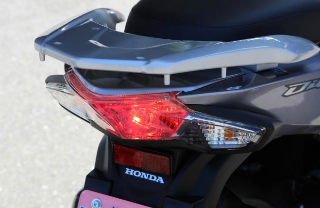 đuôi xe Honda Dio 110, giống đuôi xe SH Mode