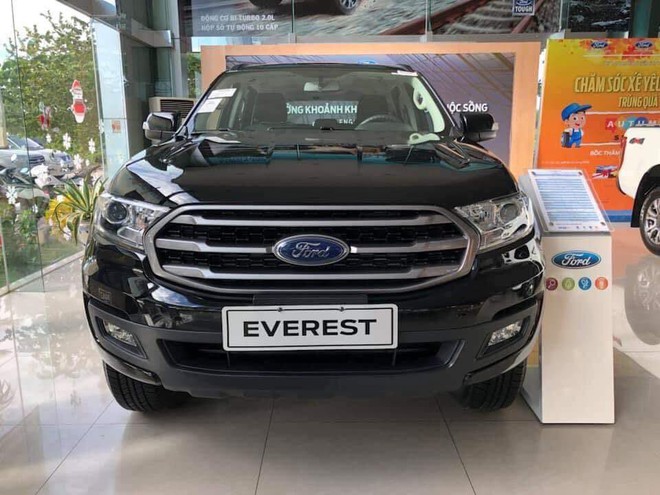 Ford Everest giảm giá 200 triệu