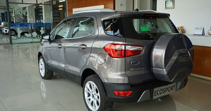 ford ecosport 2020, màu trắng, đuôi xe