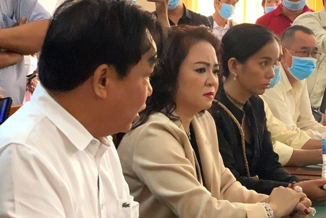 nguyen-phuong-hang-2