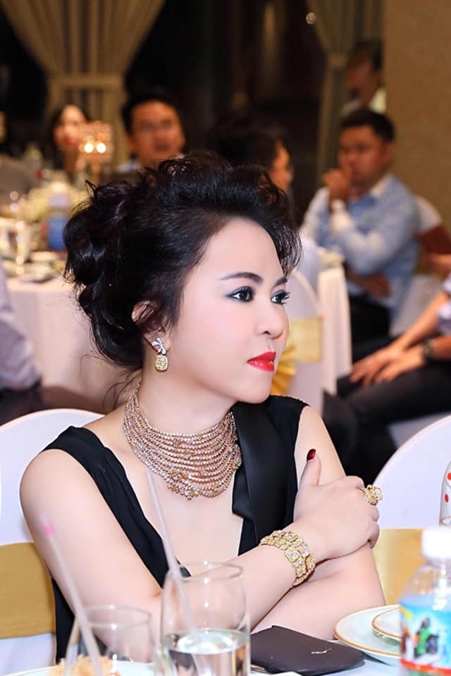 Bà Phương Hằng khẳng định không thể bớt đẹp bởi bộ bí kíp làm đẹp xịn mịn  chuẩn CEO  Netizen  Việt Giải Trí
