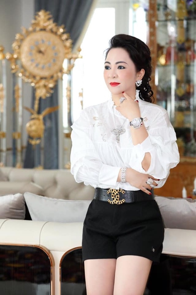 nguyen-phuong-hang-8