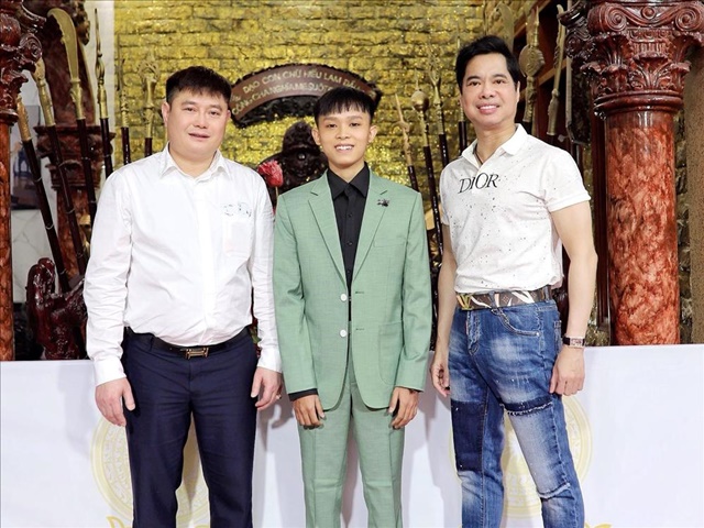 ho-van-cuong-nut-bac-2