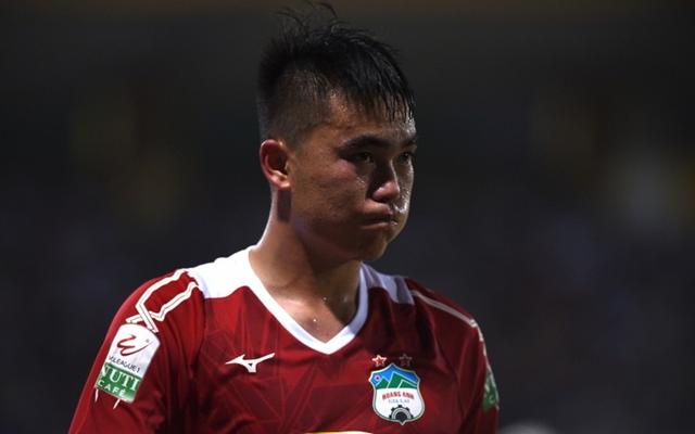 bau-duc-chui-cau-thu-mat-day-2