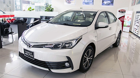 Top 5 xe b&aacute;n chạy nhất Việt Nam: Mazda 3 cho Kia Cerato, Hyundai Elantra 'h&iacute;t kh&oacute;i'