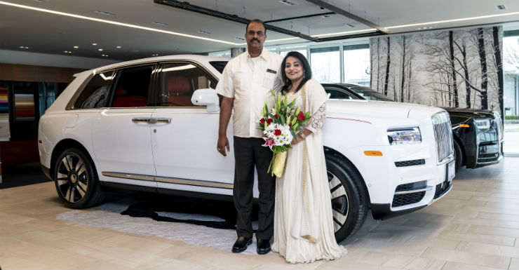 Chồng nhà người ta tặng vợ xe Rolls-Royce Cullian 50 tỷ nhân ngày cưới
