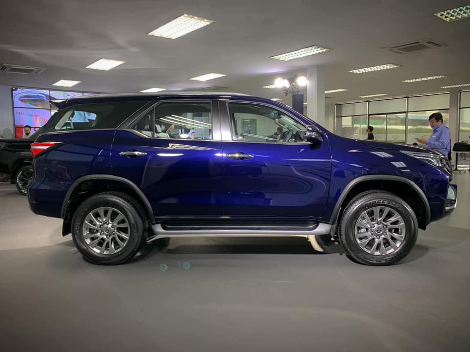 Bộ ảnh Toyota Fortuner 2020 mới về đại lý đang gây sốt cộng đồng mạng