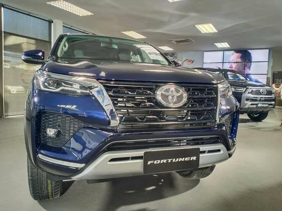 Bộ ảnh Toyota Fortuner 2020 mới về đại lý đang gây sốt cộng đồng mạng