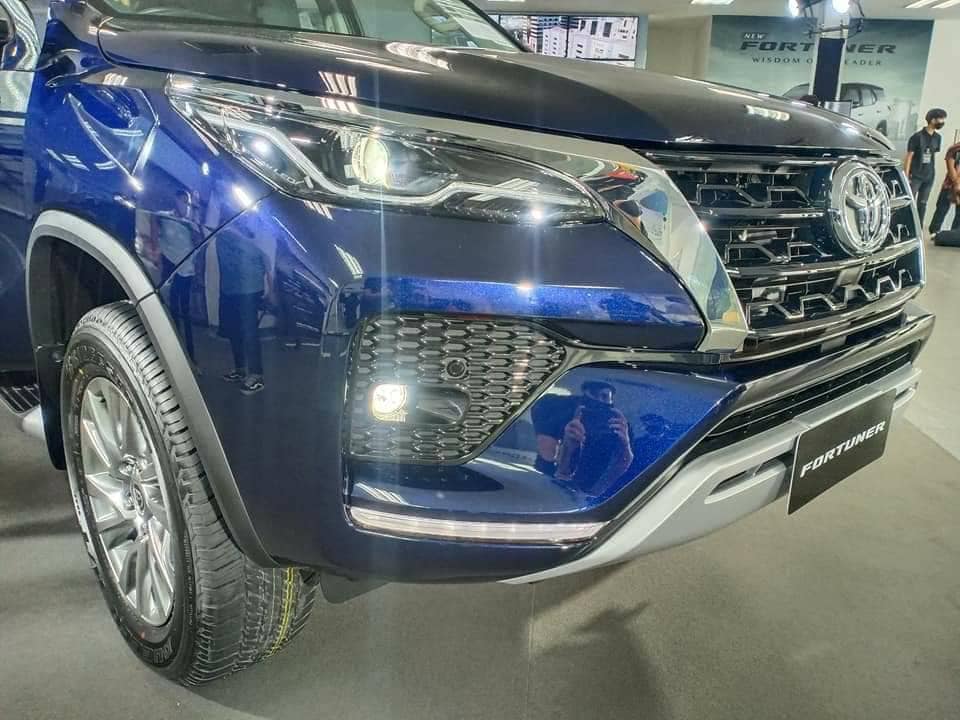 Bộ ảnh Toyota Fortuner 2020 mới về đại lý đang gây sốt cộng đồng mạng