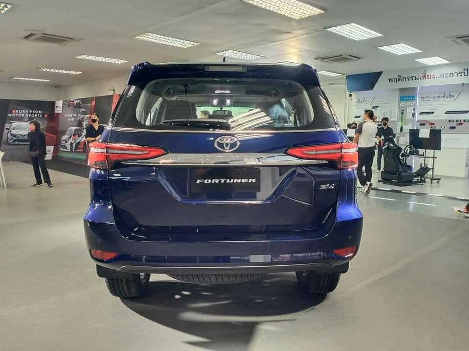 Bộ ảnh Toyota Fortuner 2020 mới về đại lý đang gây sốt cộng đồng mạng