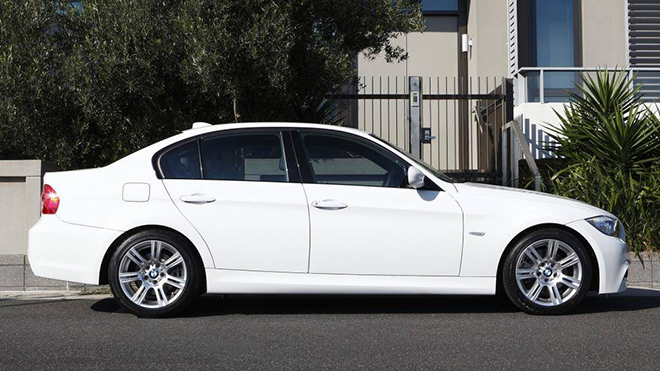 BMW 325i 2011 (445 triệu đồng)