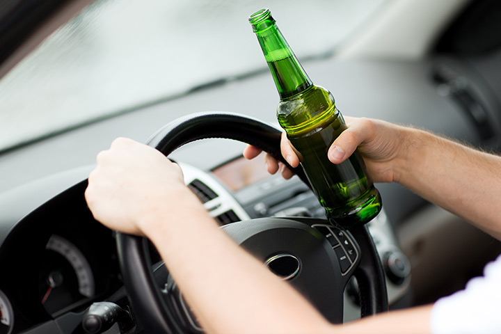 Ngạc nhiên chưa, sử dụng Apple CarPlay và Android Auto còn nguy hiểm hơn say xỉn khi lái xe