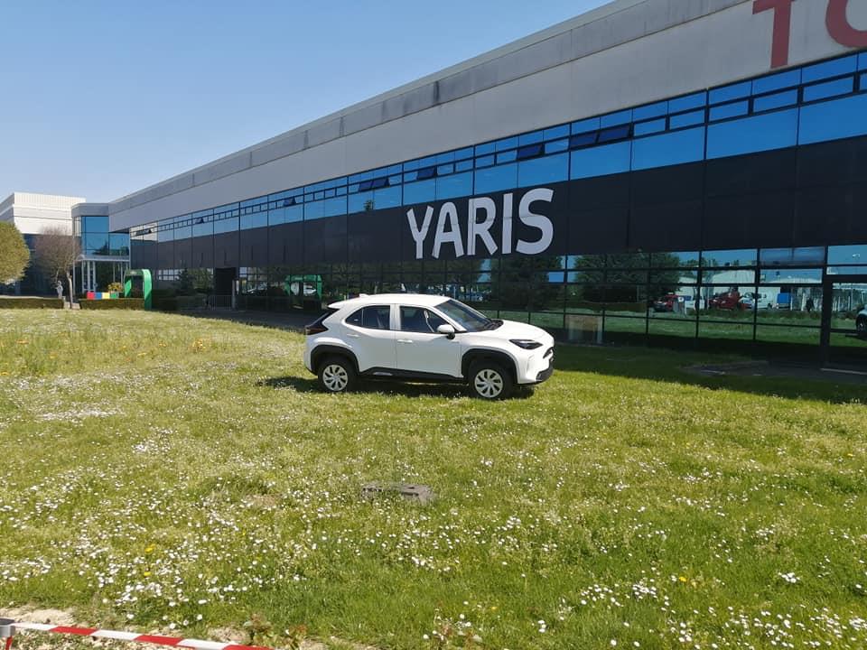 Toyota Yaris Cross SUV lộ hình ảnh thực tế đầu tiên, ngoại hình hấp dẫn ăn đứt bản hatchback