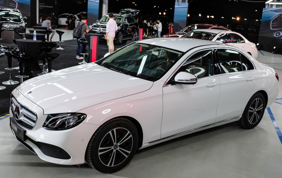 Mercedes-Benz E180 2020: Xe sang hạng D về giá 2 tỷ, tội gì không mua luôn