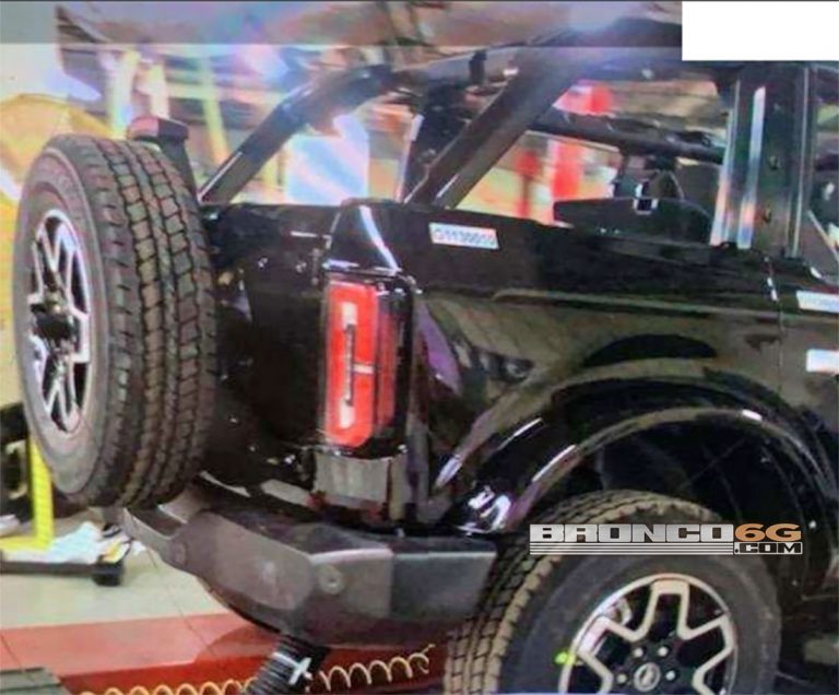 'Tiểu Mercedes G-Class' - Ford Bronco lộ ảnh trần trụi tại nhà máy sản xuất