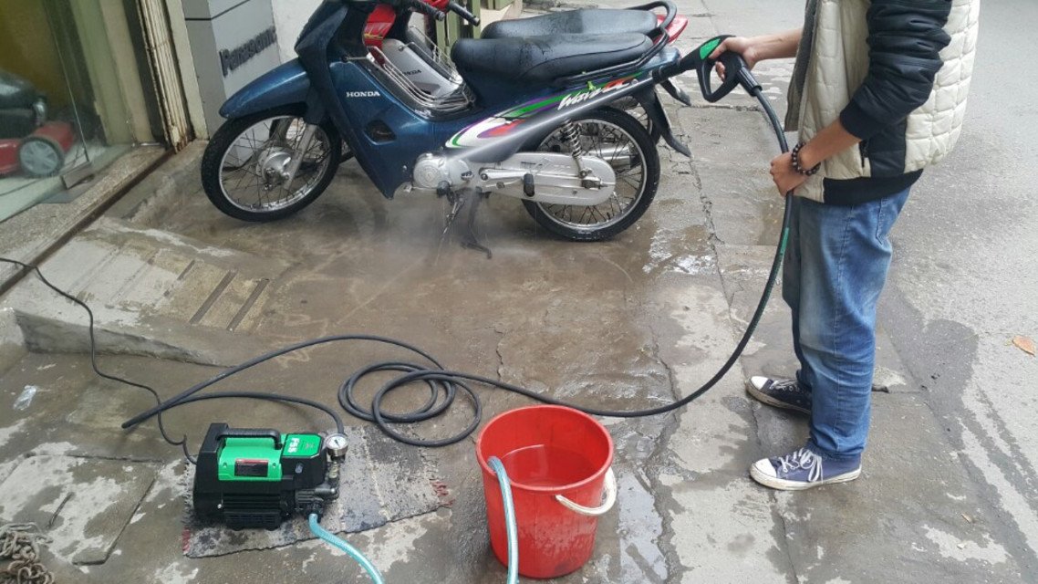 Máy rửa xe cao áp