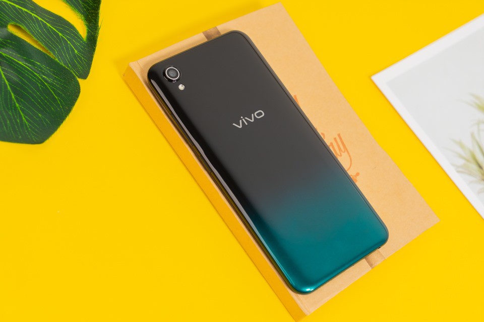 Đánh giá Vivo Y1S: Thiết kế đậm chất cho GenZ, giá 'hạt dẻ'