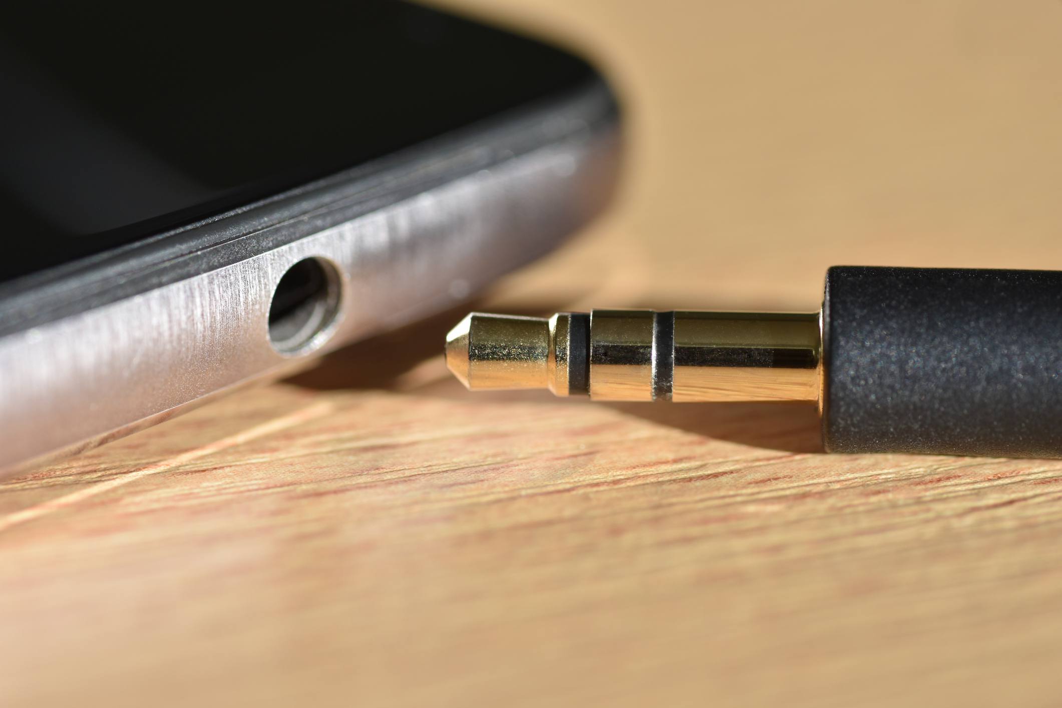 Top 5 smartphone Android có jack cắm tai nghe chân tròn 3.5mm tốt nhất 2022