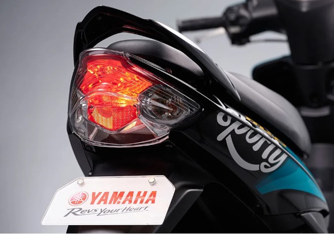Cận cảnh Yamaha Mio 125 mới 2022 nhập khẩu INDO Mio 125 2022 linh hoạt và  mạnh mẽ trên phố  YouTube