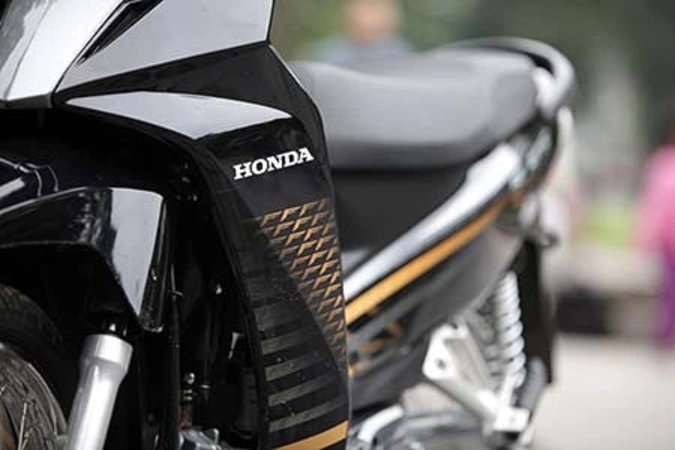 Xe máy Honda Blade phiên bản thể thao Phanh đĩa vành đúc bảng giá 62023