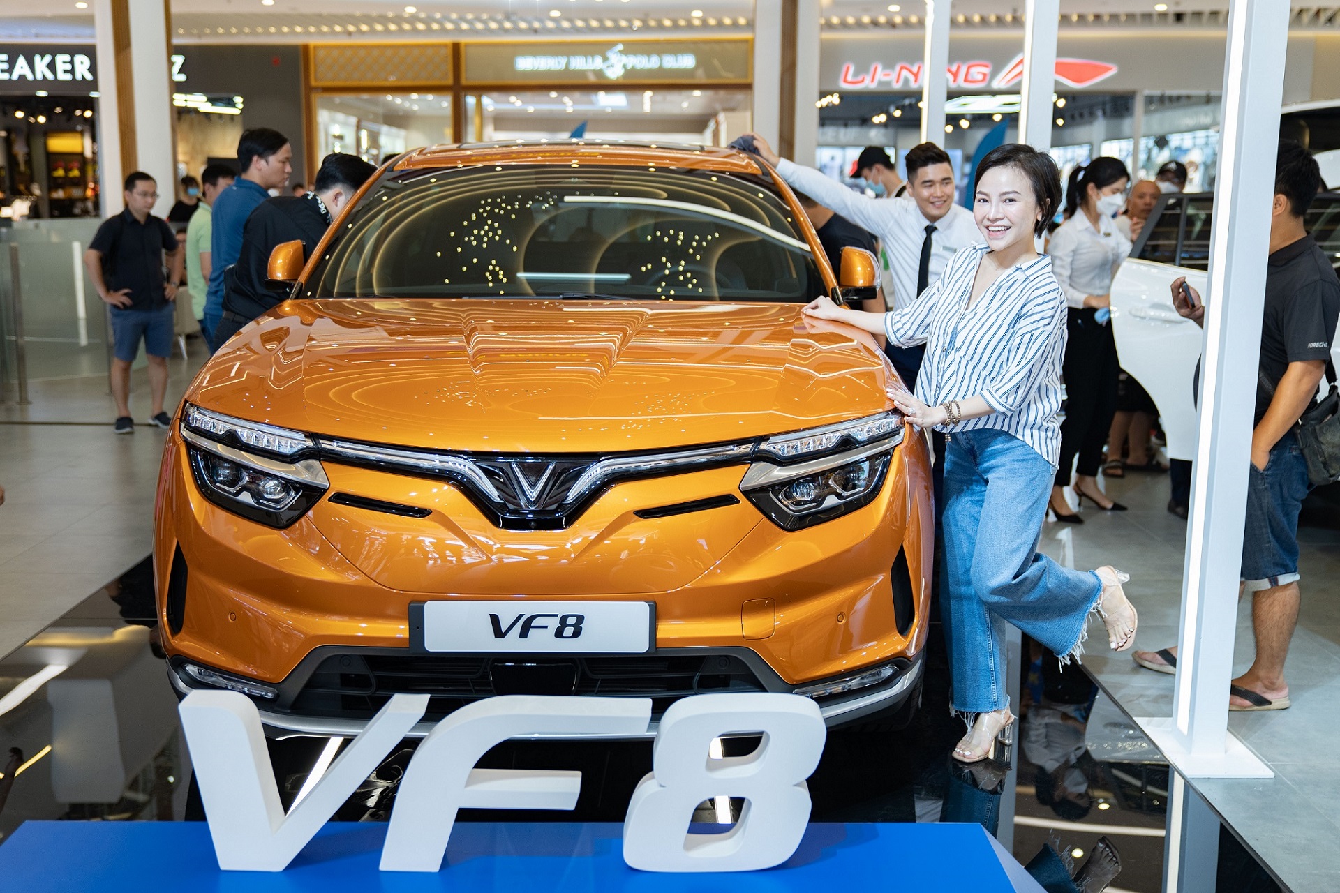 “Deposit 1, offer 10”, many people quickly make additional deposits for VinFast VF 8