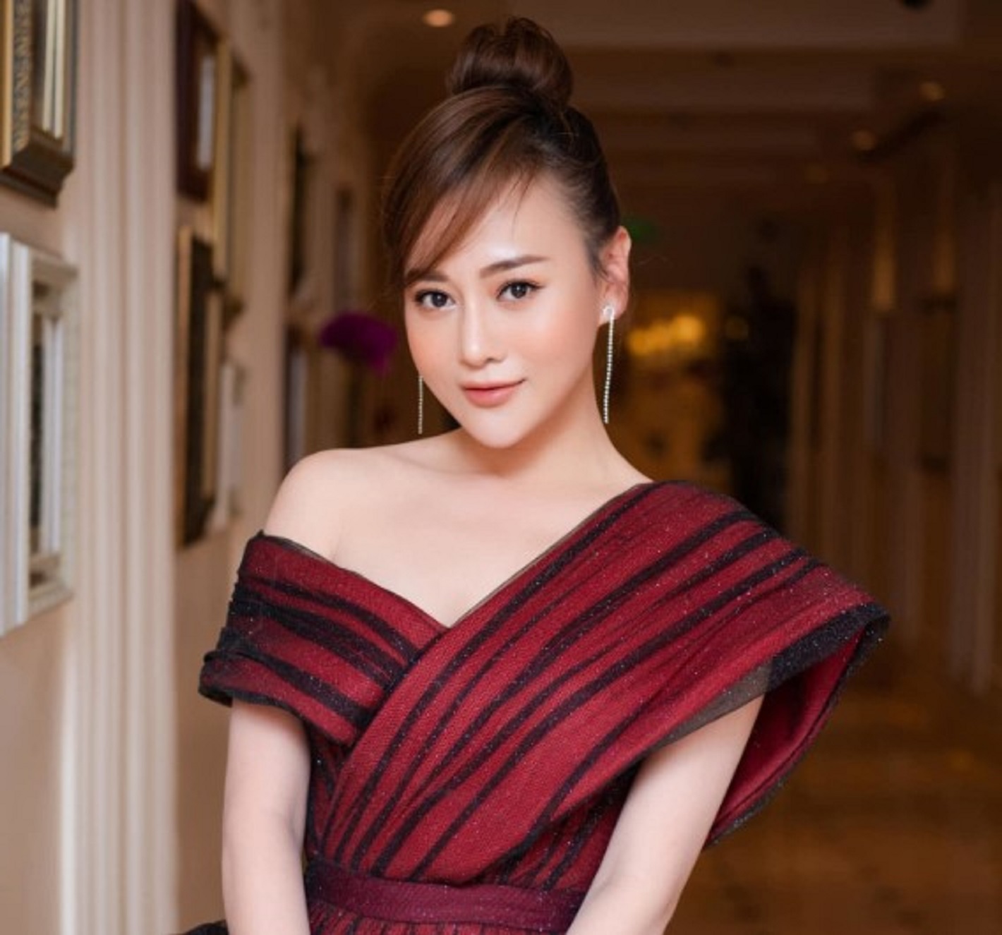 In addition to acting, Phuong Oanh also has a “left hand job” that can buy a billion-dollar luxury car at the age of 33?