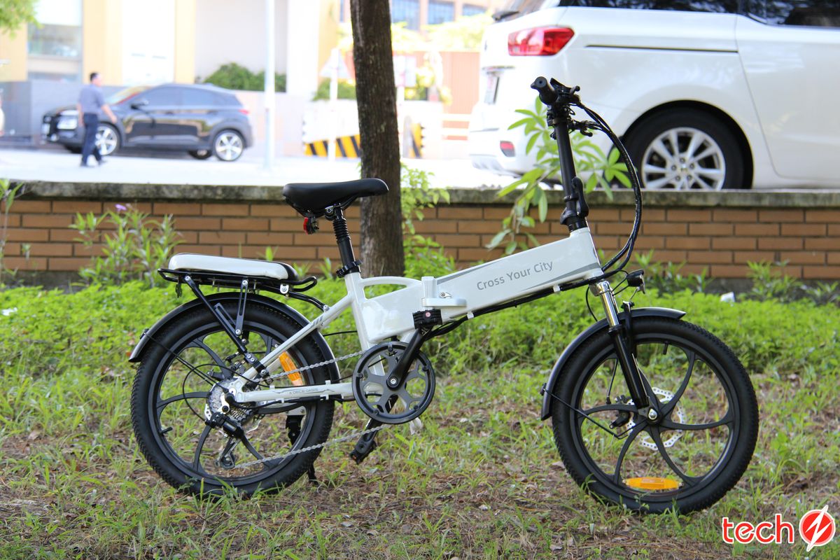 Sporty design, powerful engine, 80 km on a single charge