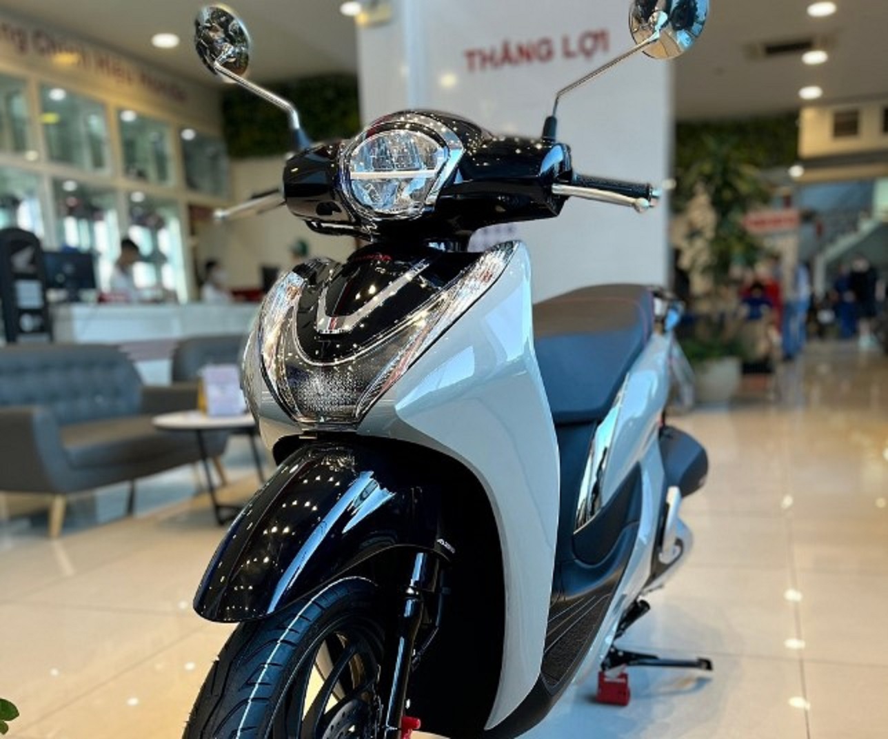 Cận cảnh Honda SH Mode 2022 màu xám đen giá 6029 triệu tại Việt Nam  Xe  máy  Việt Giải Trí