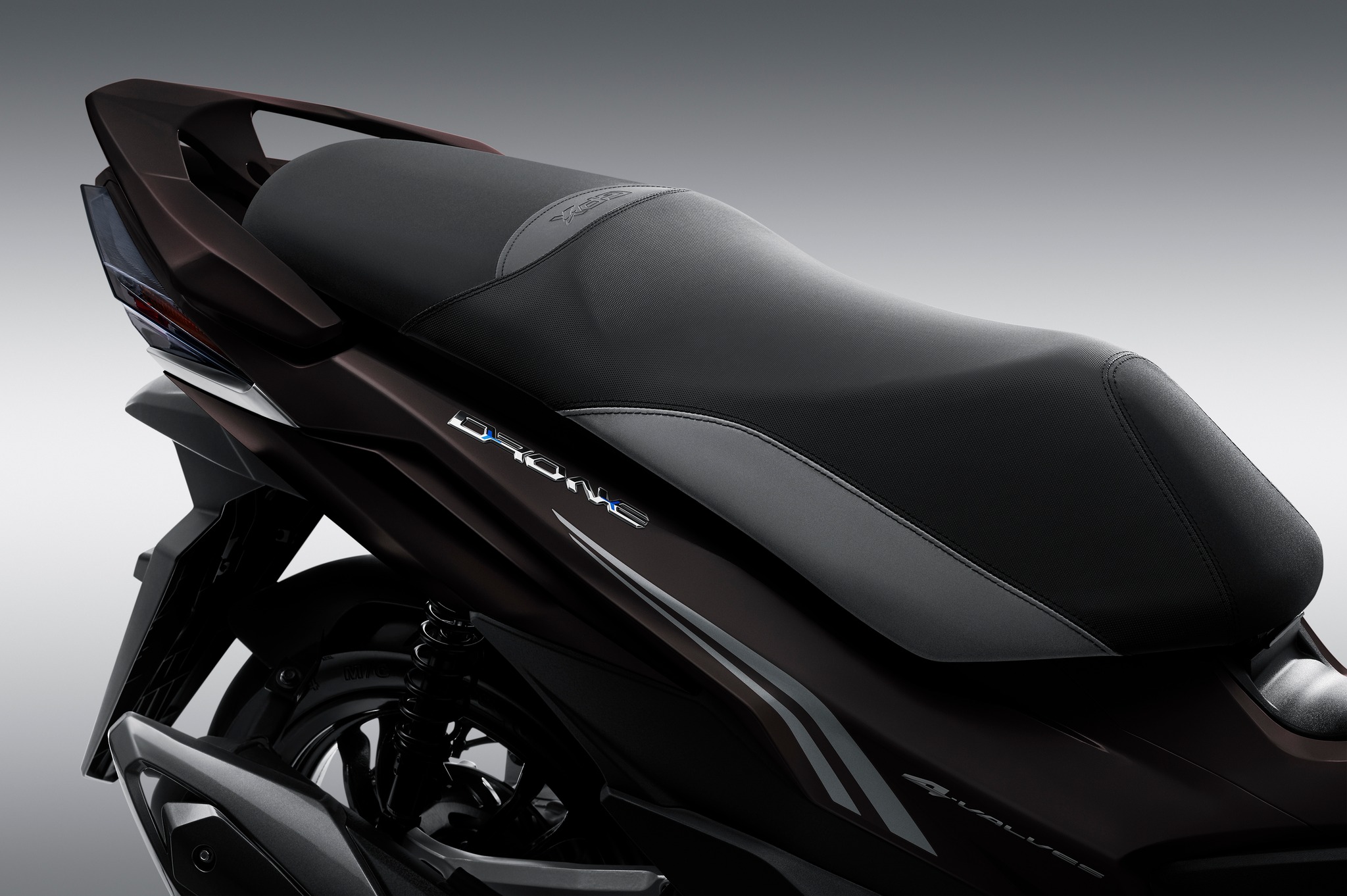 Honda PCX 160’s ‘nightmare’ causes fever with sharp design, priced from only 54 million