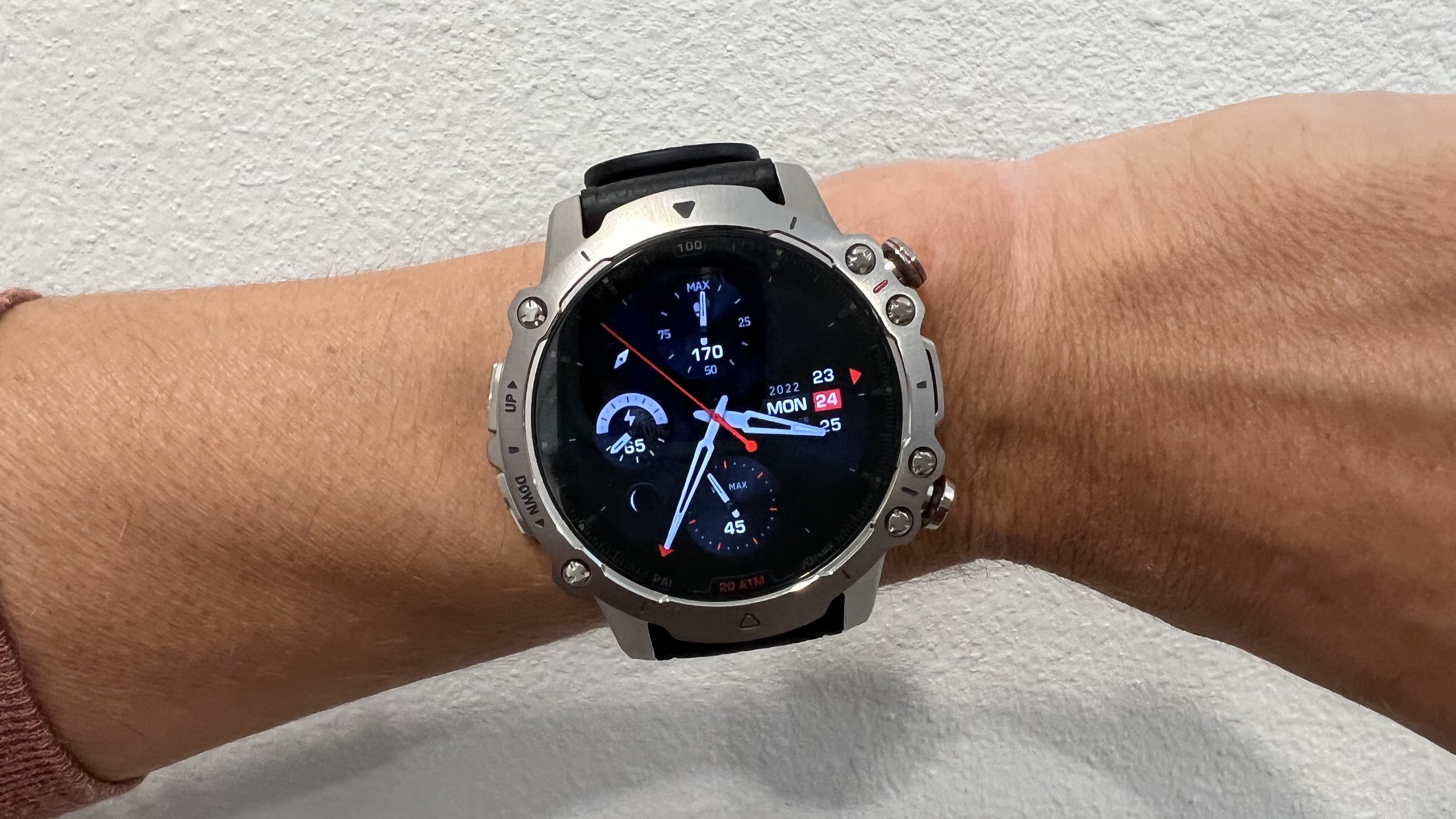 Amazfit Falcon launched, is the first smartwatch with water resistance up to 200m