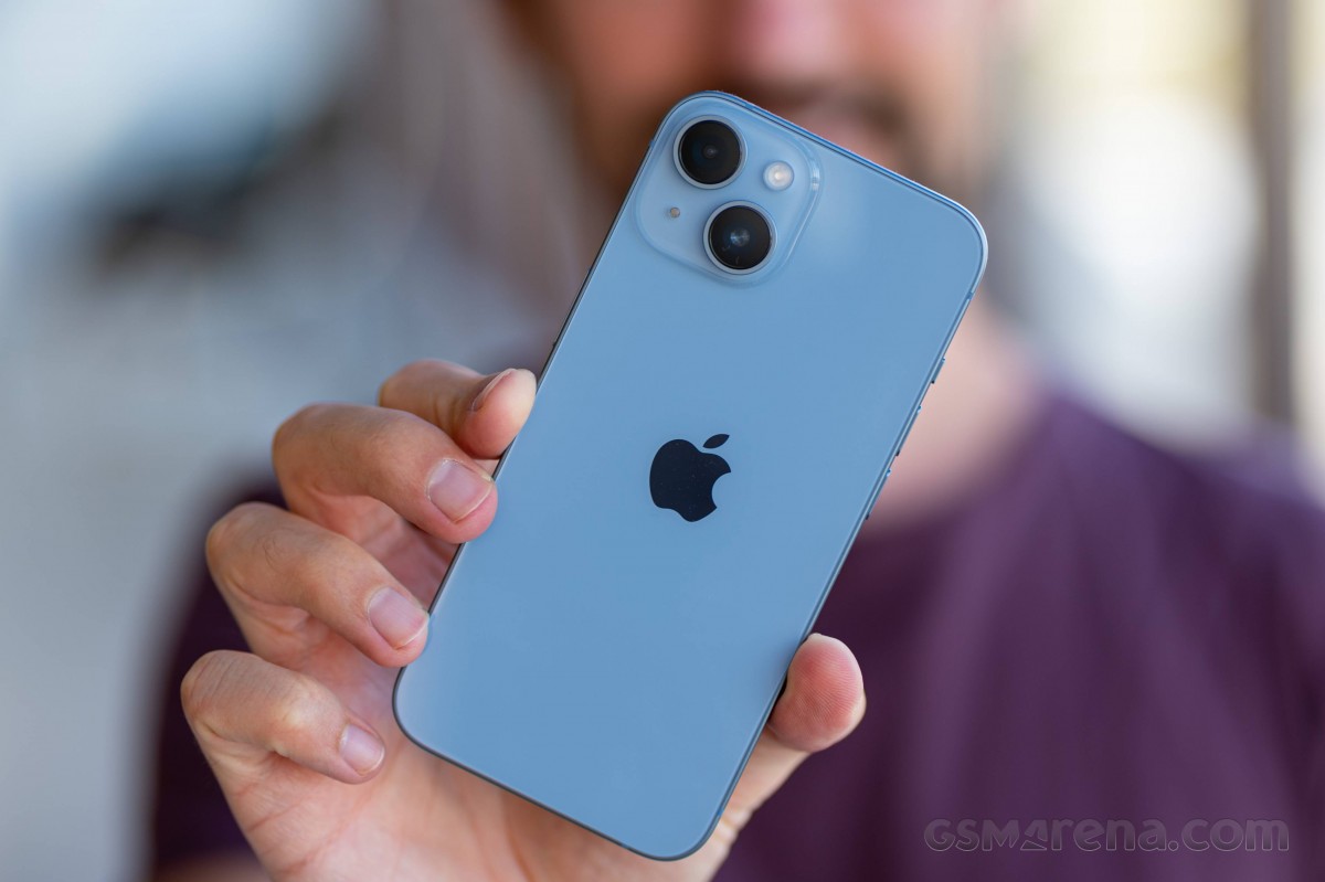 The latest iPhone 14 price in January 2023 is only from 20 million, cheaper than the Galaxy S22 Ultra, is it worth buying?