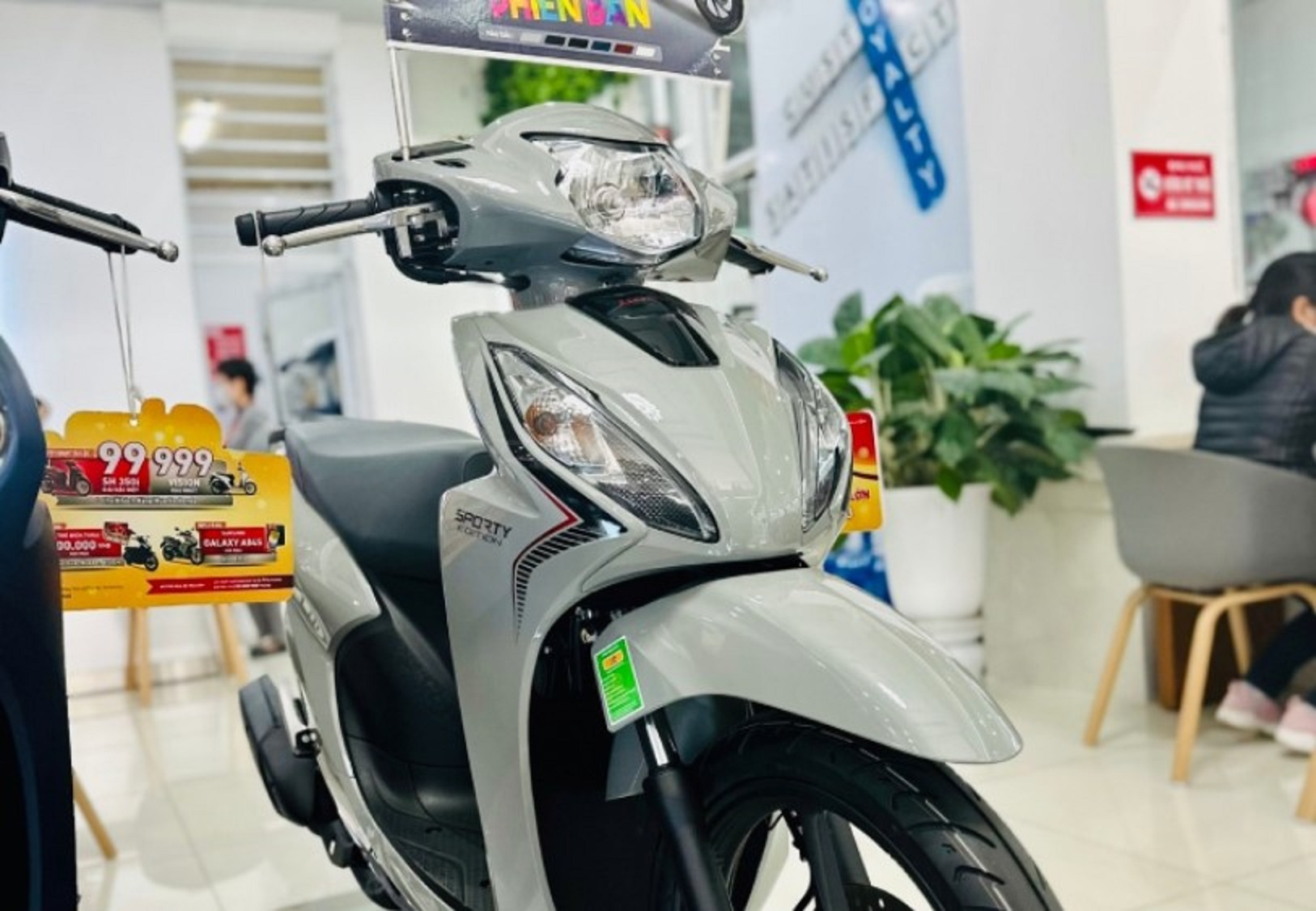 Giá xe Honda Vision 2023 giảm cực sâu tại đại lý, ở mức thấp nhất trong vài tháng qua